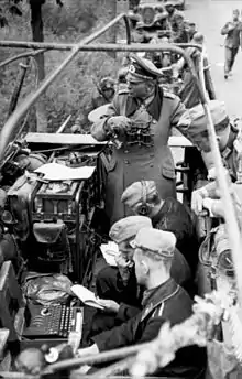 GenObe Guderian mit Enigma und MobFuSt auf Funkpanzerwagen (1940).