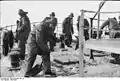 Schneebeseitigung auf dem Vorschiff der Hansestadt Danzig (1939)