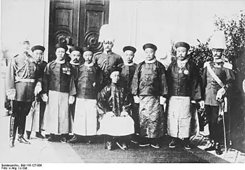 Zaifeng mit Eskorte & deutschen Offizieren in Qingdao