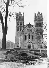 Die schwer beschädigte Herz-Jesu-Kirche 1945