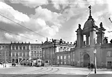 Theaterflügel des Stadtschlosses mit Fortunaportal, Palast Barberini (hinten links), 1928