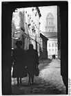 15. Februar 1952 An der Fischerstrasse. Im Hintergrund der Turm des Alten Stadthauses.