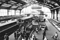 Fernbahnhalle mit West-Berliner S-Bahn-Zug am Fernbahnsteig B, April 1990