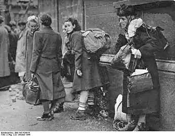 Flüchtlinge verlassen Aachen, 23.&nbsp;Okt.&nbsp;1944