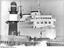 1977 mit der Warnemünde