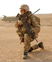 Soldat im Feldanzug,3-Farb-Tarndruck