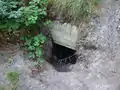Einer der unzähligen in den Dünen und Wäldern versteckten Eingänge zu einer Bunkeranlage 53°&nbsp;22′&nbsp;14,5″&nbsp;N, 5°&nbsp;13′&nbsp;50″&nbsp;O53.37075.2305666666667