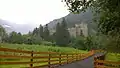 Zufahrt zur Burg mit Blick ins Kaunertal