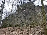 Die Westseite der Vorburg über den Graben