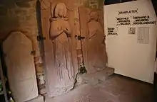 Grabplatten des Eberhard III. von Breuberg, seiner Frau Mechthild (geb. von Waldeck) und deren Sohn Gerlach in der Burg Breuberg