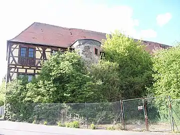 Burg Södel: Gesamtansicht, im Verfall, stark sanierungsbedürftig, einsturzgefährdet, Betreten verboten