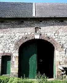 Portal mit Schlussstein (1682) im Westflügel