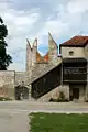Die Schwurfinger, Verzierung der Wehrmauer