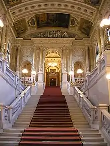 Die „Kaiserstiege“ im südlichen Seitenflügel