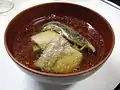 Suppe mit S.-quinqueradiata-Filets (japanisch 鰤の吸物)
