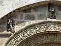 Skulpturen am Eingang