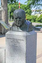 Büsten von Franklin D. Roosevelt (links) und Winston Churchill (rechts)