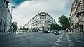 Umgebung des Palais. Rechts der Beginn der Prachtstraße Andrássy út.