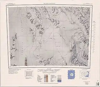 Karte der Freyberg Mountains und des Evans-Firnfeldes, am rechten Kartenrand Monteath Hills, Millen Range und Barker Range
