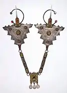 Dreieckige Fibeln mit Kette und Anhänger, Südmarokko, Tropenmuseum Amsterdam