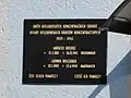 Zweisprachige Plakette der Opfer der NS-Konzentrationslager