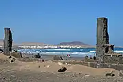Blick von den Stranddünen auf Caleta de Famara