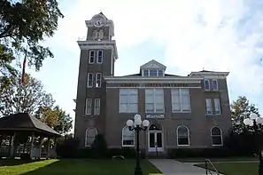 Das Calhoun County Courthouse in Hampton ist seit Dezember 1976 im National Register of Historic Places eingetragen.
