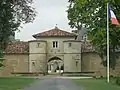 Tor zum Schloss Issan