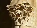 Kapitell mit Pflanzendekor