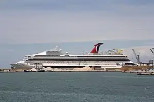 Die Carnival Destiny, hier bereits als Carnival Sunshine