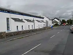 Westliche Ortszufahrt von An Cheathrú Rua