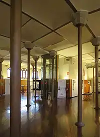 Säulenhalle im Erdgeschoss