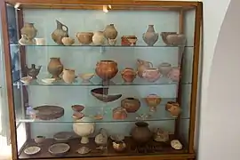 Kato und Pano Koufonisi, Vitrine 10