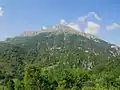 Ruinen des Castel Manfrino. Im Hintergrund die Montagna dei Fiori