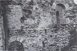 Inneres des westlichen Teiles der Burg (Foto von C. Nigra)