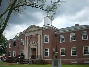 Catoosa County Courthouse in Ringgold (2009). Das Courthouse wurde 1939 im Stile der Colonial-Revival-Architektur errichtet und im September 2006 in das NRHP eingetragen.