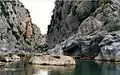 Die Höhle am Ufer des Verdouble bei der Gouleyrous-Klamm