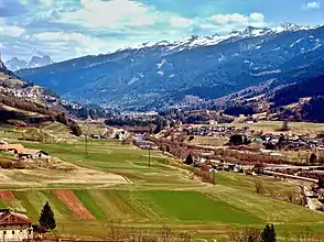 Das Fleimstal mit der Lagorai-Kette und der Palagruppe im Hintergrund