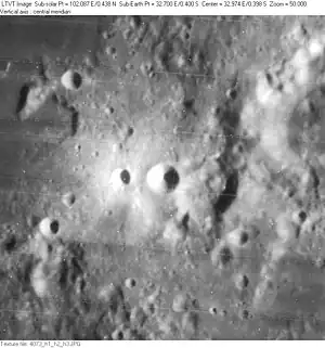 Censorinus (links) mit Censorinus A (Lunar Orbiter IV)