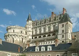 Loireseitige Fassade mit dem Minimes-Turm