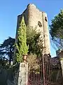 Donjon der ehemaligen Burg Calmont