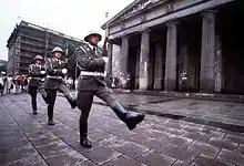 NVA-Ehrenwache an der Neuen Wache in Ost-Berlin (1989)