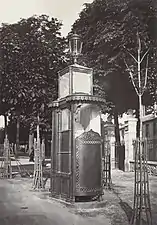Urinoir, Chaussée de la Muette (um 1865)