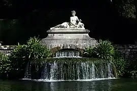 Der Arethusa-Brunnen mit der Nymphenstatue Die Badende