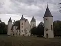 Schloss L'Ormeteau mit Taubenhaus