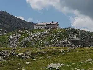 Die Hütte auf dem Nevesjoch (2419 m)
