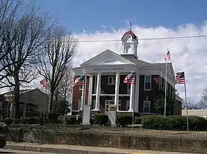 Das Chester County Courthouse in Henderson, seit 1979 im NRHP gelistet