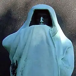 Wer in die Augen der Statue schaut, kann sich laut einer Großstadtlegende seinen eigenen Tod ausmalenÜberlebensgroße, 3 m hohe Jugendstil-Bronzeskulptur mit Kapuzenmantel