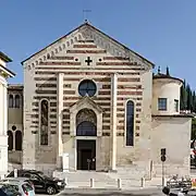 Romanische Westfassade