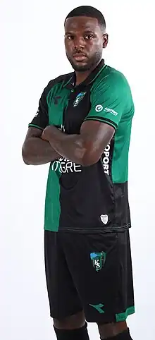 Porträt von Christian Koakou im Jersey von Kocaelispor